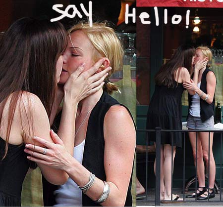 No son lesbianas&hellip;.son muy buenas amigas