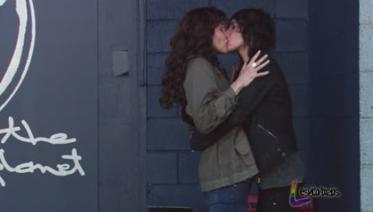 Beso de Helena y Shane