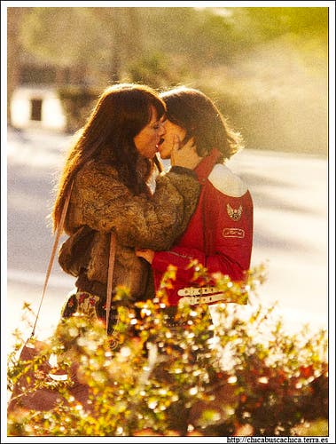 Chica busca Chica el beso entre Nines y Carmen