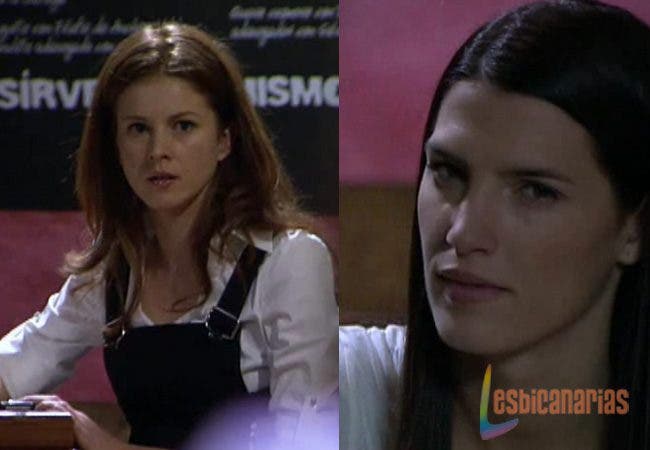 Pepa y Silvia mir&aacute;ndose