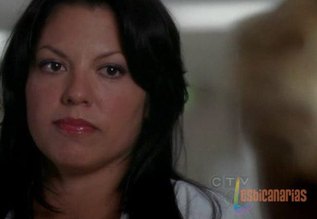 Callie Torres pensativa