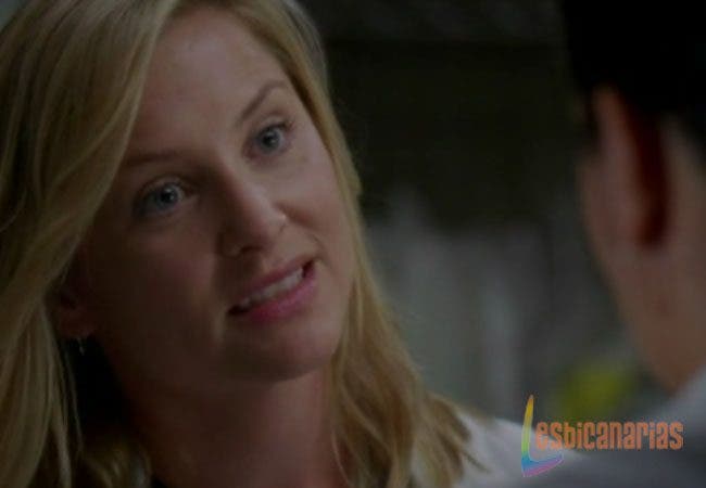 Arizona mirando a Callie