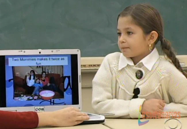 Emma exponiendo su proyecto