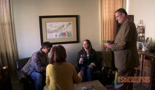 Venice la serie Reunión Familiar Owen, Gina, El Coronel y Guya intentando hacer como que se llevan bien