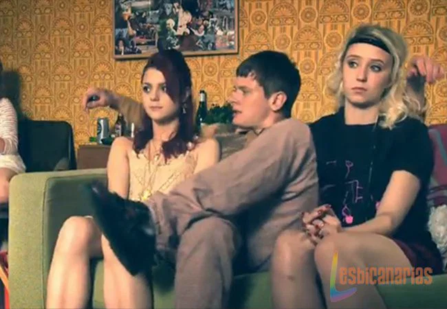 Naomily4x01-02 Naomy y Emily Skins cuarta temporada