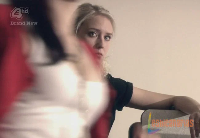 Naomily4x01-04 Naomy y Emily Skins cuarta temporada