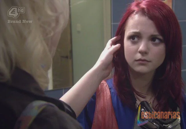 Skins4x02-04 Emily y Naomi Skins