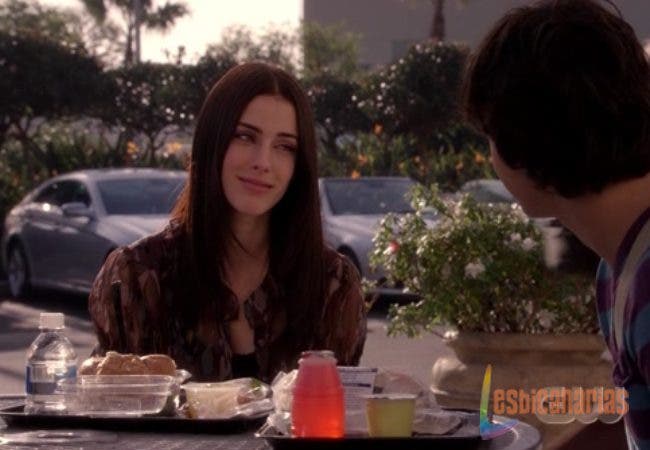 Adrianna y Gia 2x18-03 Adrianna y Navid 90210