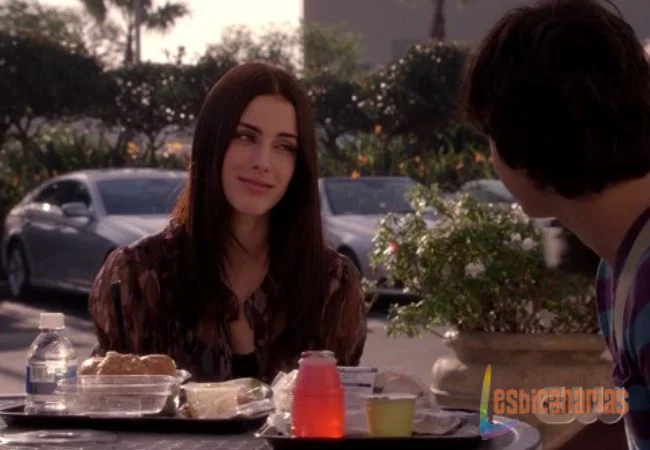 Adrianna y Gia 2x18-03 Adrianna y Navid 90210
