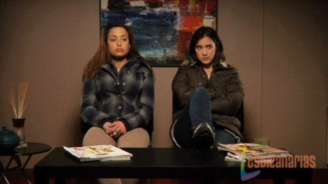 AnyoneButMe2x09-04 Aster y Vivian Anyone But Me