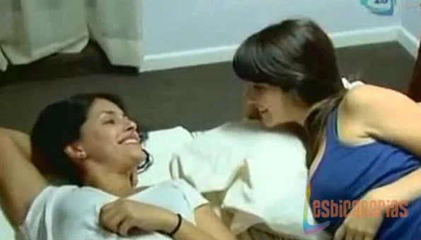 LasAparicio1x09-03 Julia y Mariana Las Aparicio