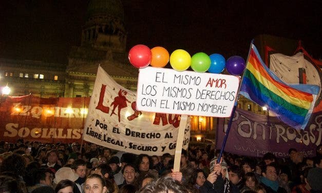 Argentina aprueba el matrimonio gay