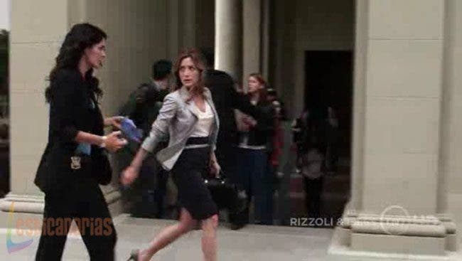 Rizzoli & Isles 1x04-02