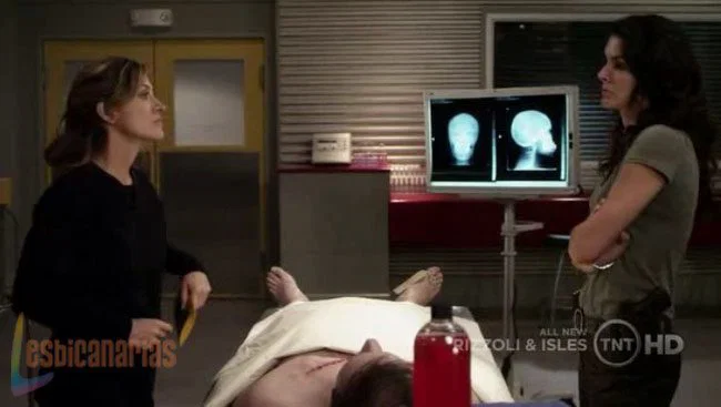 Rizzoli & Isles 1x05-04