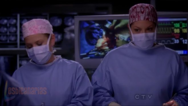 Callie y Arizona en el quir&oacute;fano