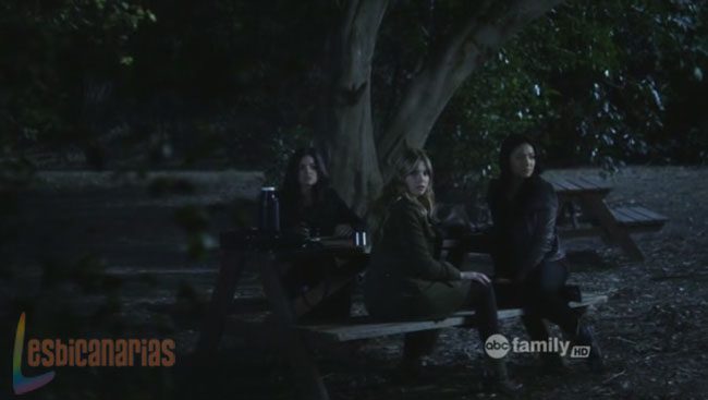 Pretty Little Liars 1x22-08