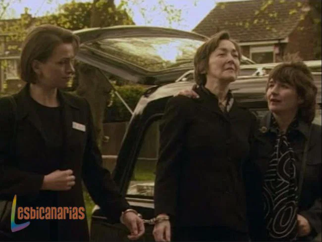 Bad Girls 1x08-02