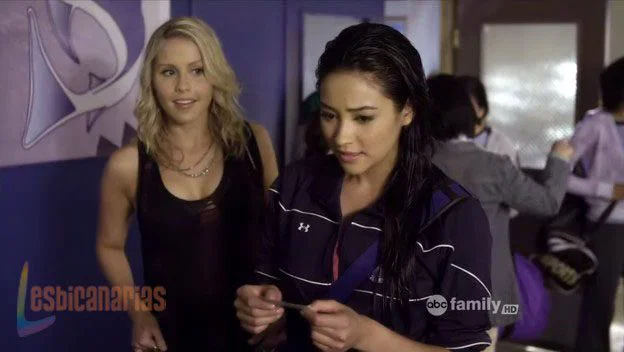 Pretty Little Liars 2x02-06
