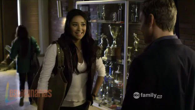 Pretty Little Liars 2x02-12