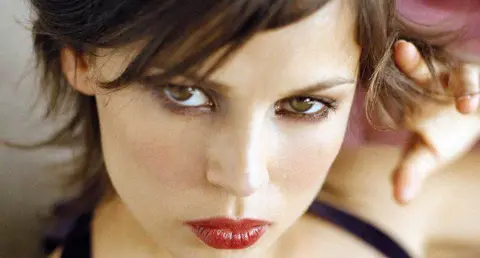 Elena Anaya pillada besando a una chica…otra vez