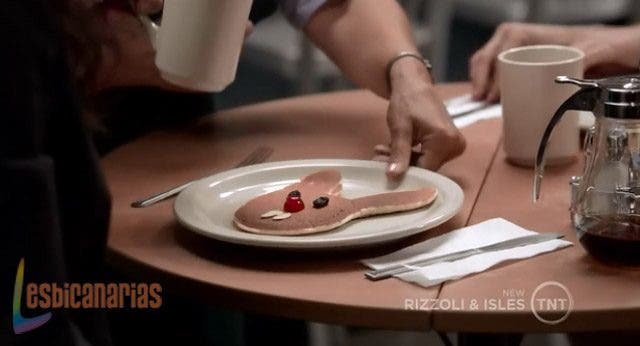 Rizzoli & Isles 2x07-01 Desde este momento no consideraré casarme con ninguna mujer que no sepa hacer panqueques de conejito