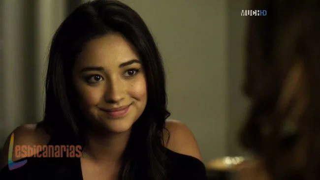Pretty Little Liars 2x11-08