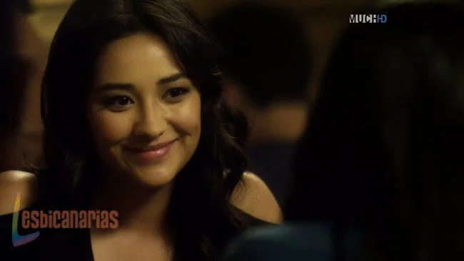 Pretty Little Liars 2x11-11