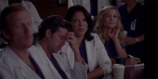 Callie y Arizona atentas