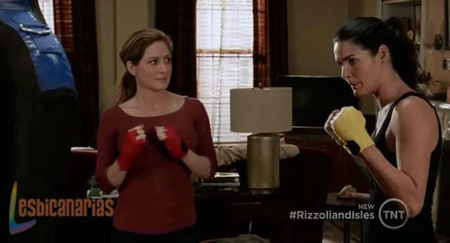 Maura y Jane Rizzoli & Isles 2x14-02