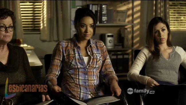 Pretty Little Liars 2x15-03