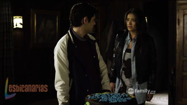 Pretty Little Liars 2x15-06