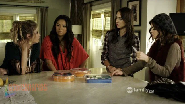 Pretty Little Liars 2x16-02