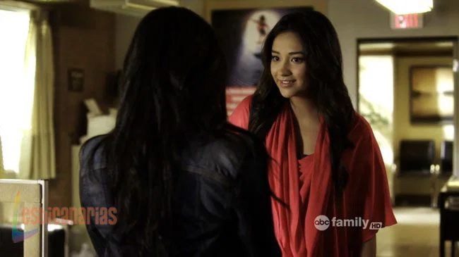 Pretty Little Liars 2x16-05