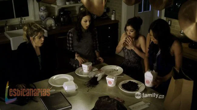 Pretty Little Liars 2x16-10
