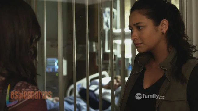 Pretty Little Liars 2x17-07