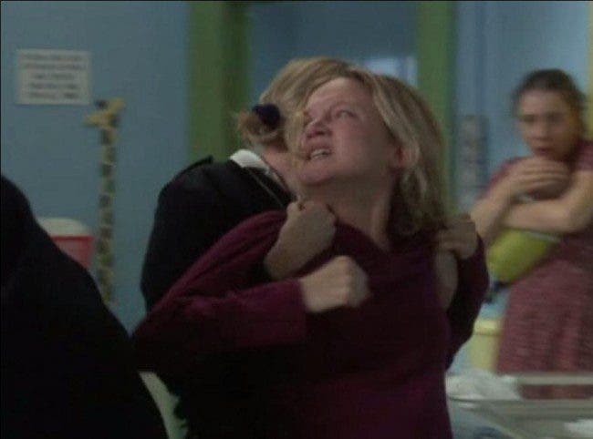 2x01 zandra peleando