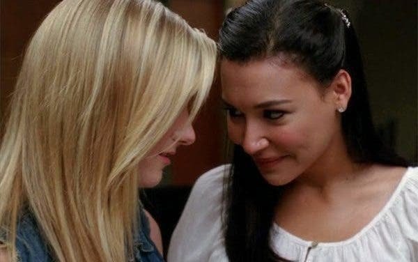 Brittany y Santana se enrollaran en Glee