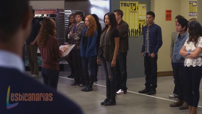 Pretty Little Liars 2x19-04