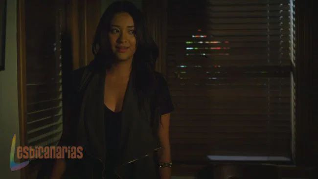 Pretty Little Liars 2x19-06
