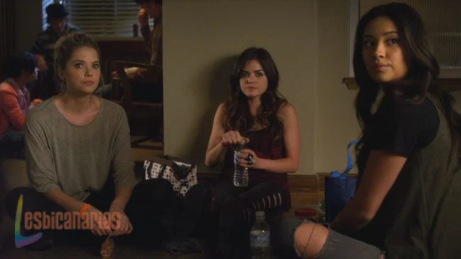 Pretty Little Liars 2x19-08