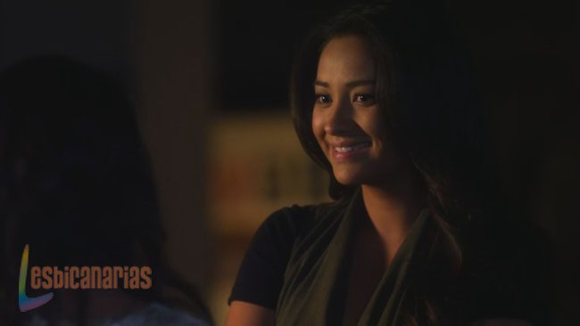 Pretty Little Liars 2x19-10