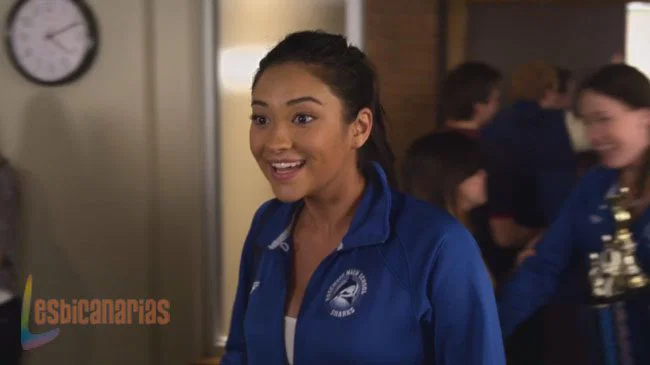 Pretty Little Liars 2x20-01
