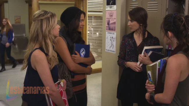 Pretty Little Liars 2x21-01