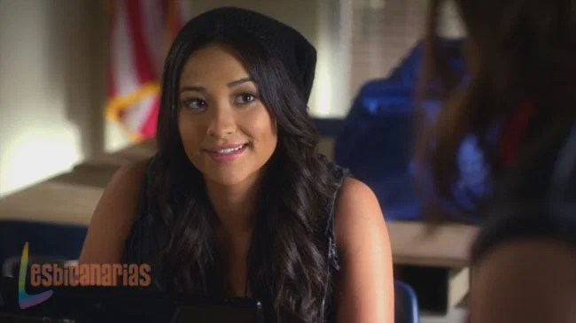 Pretty Little Liars 2x21-03