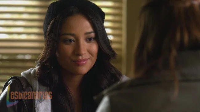 Pretty Little Liars 2x21-06
