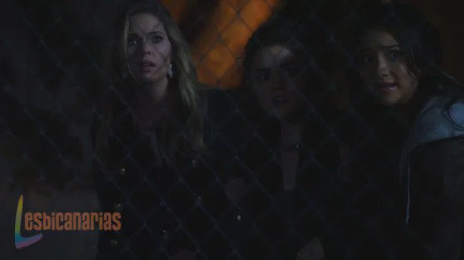 Pretty Little Liars 2x21-08