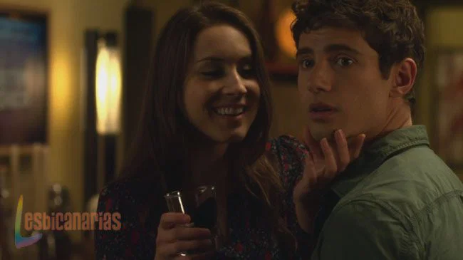 Pretty Little Liars 2x21-09