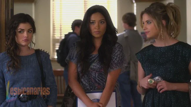 Pretty Little Liars 2x21-13