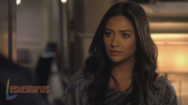 Pretty Little Liars 2x21-15
