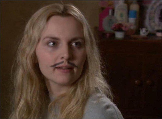 BG 2x06 Shell con bigotes